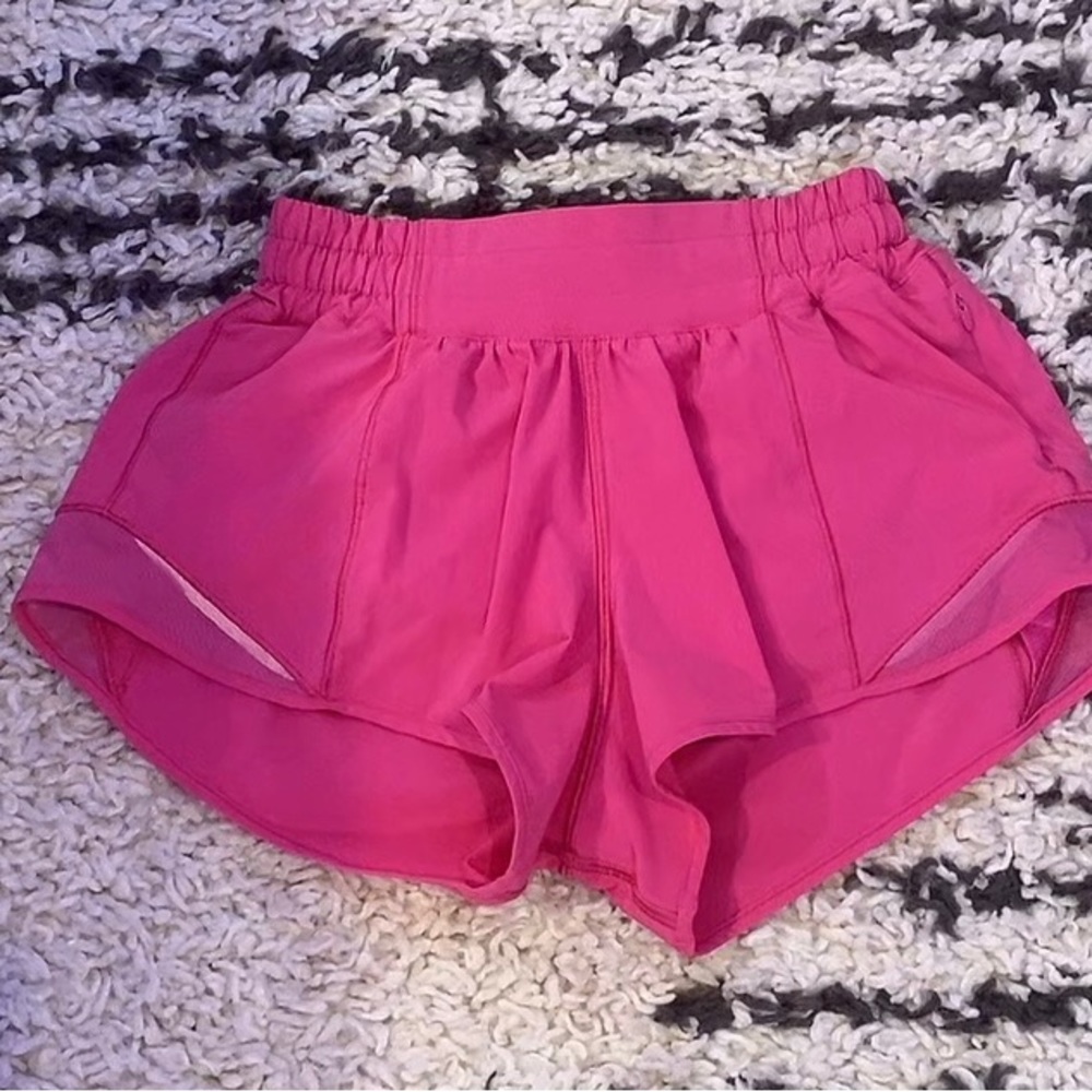 Sonic pink lululemon hotty hots 2.5” inseam